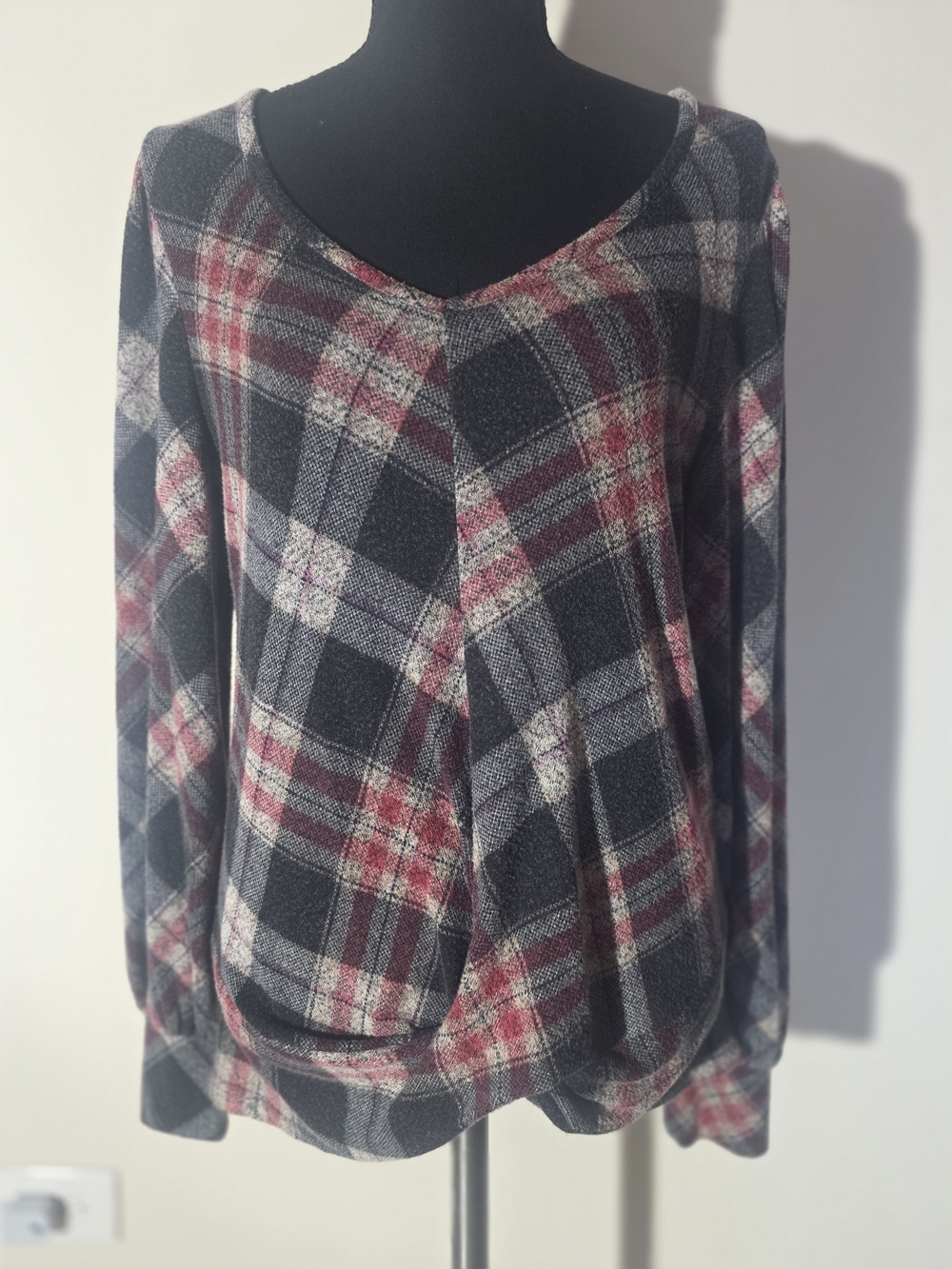 Maurices 24/7 Black and Burgundy Plaid V-Neck Long Sleeve Top (Size XS)